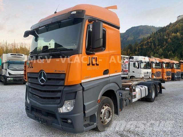Mercedes-Benz 2542 Chassis met cabine