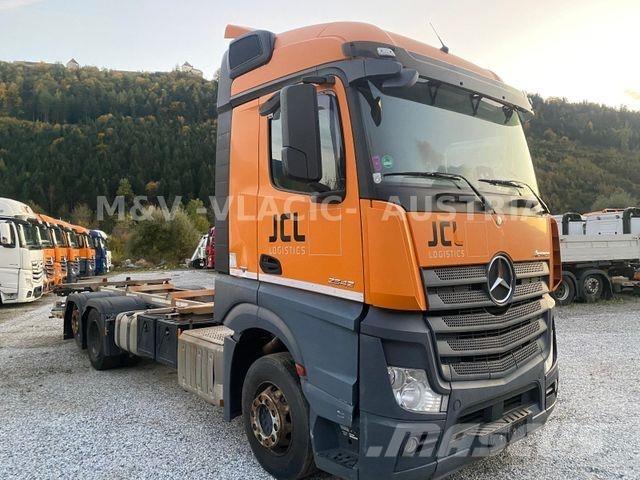 Mercedes-Benz 2542 Chassis met cabine