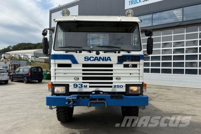 Scania 93M 250 4x4 Platte bakwagens