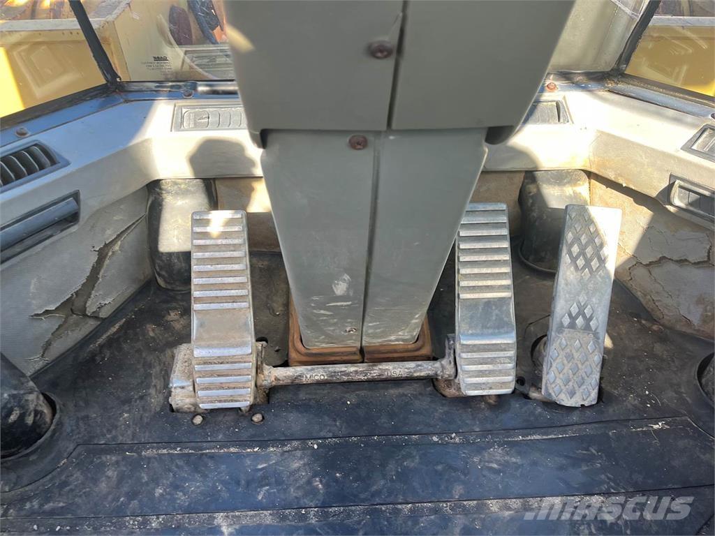 CASE 821C Wielladers