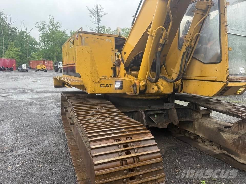 CAT 235B Rupsgraafmachines
