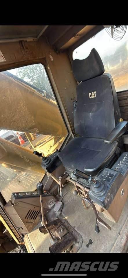 CAT 235B Rupsgraafmachines