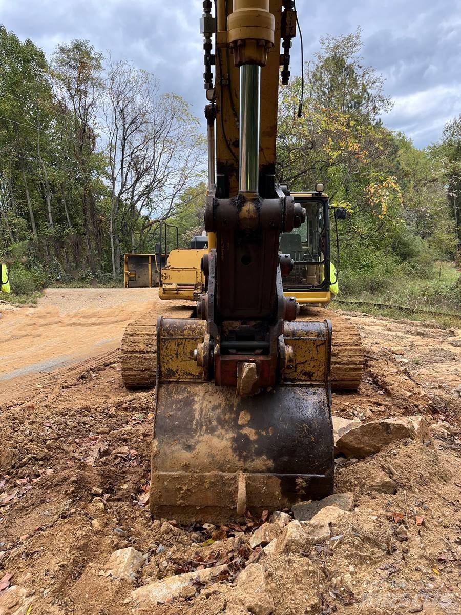 CAT 330L Rupsgraafmachines