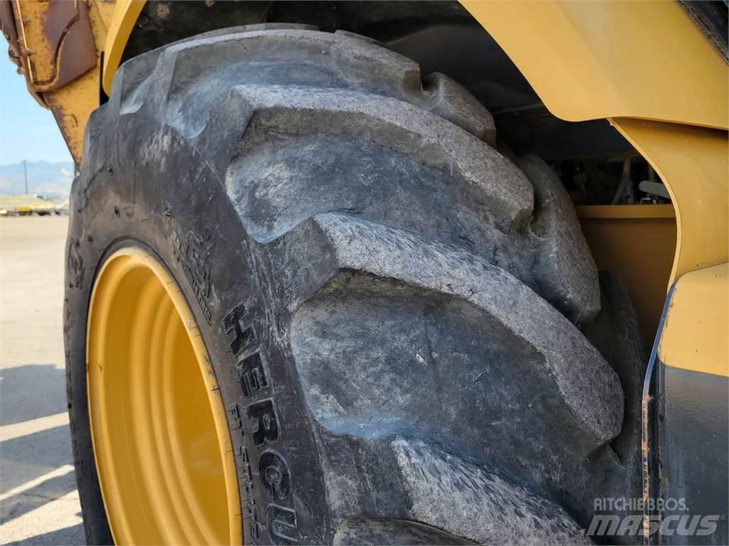 CAT 450F Rupsgraafmachines