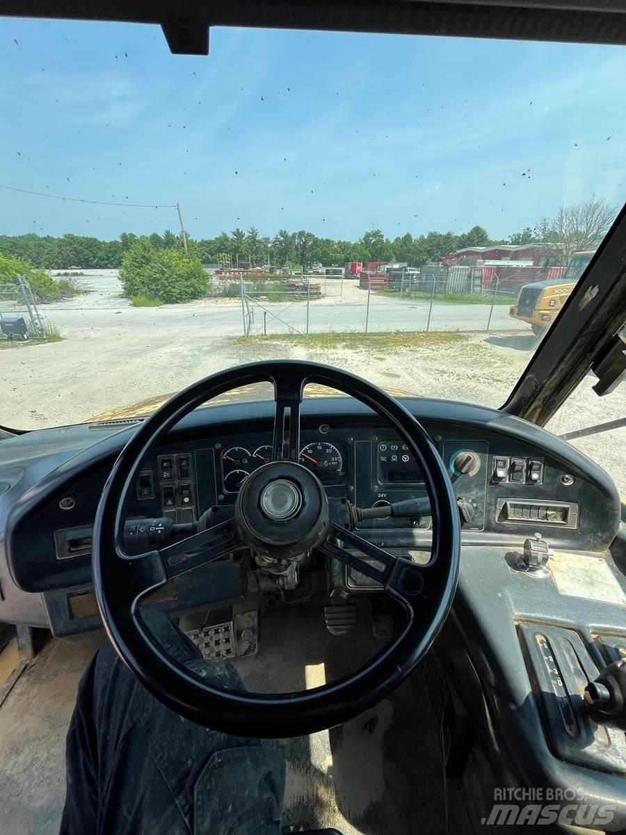 CAT 735 Knik dumptrucks