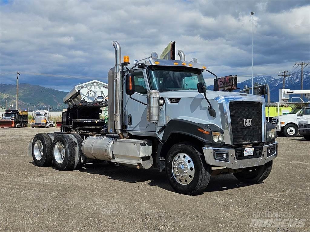 CAT CT680L Trekkers
