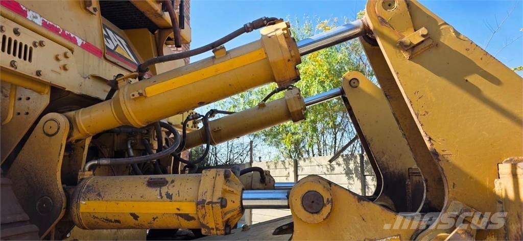 CAT D10T Rupsdozers