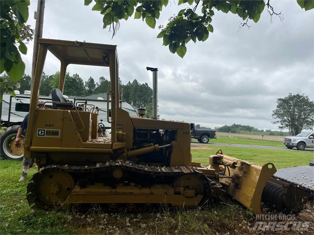 CAT D3B Rupsdozers