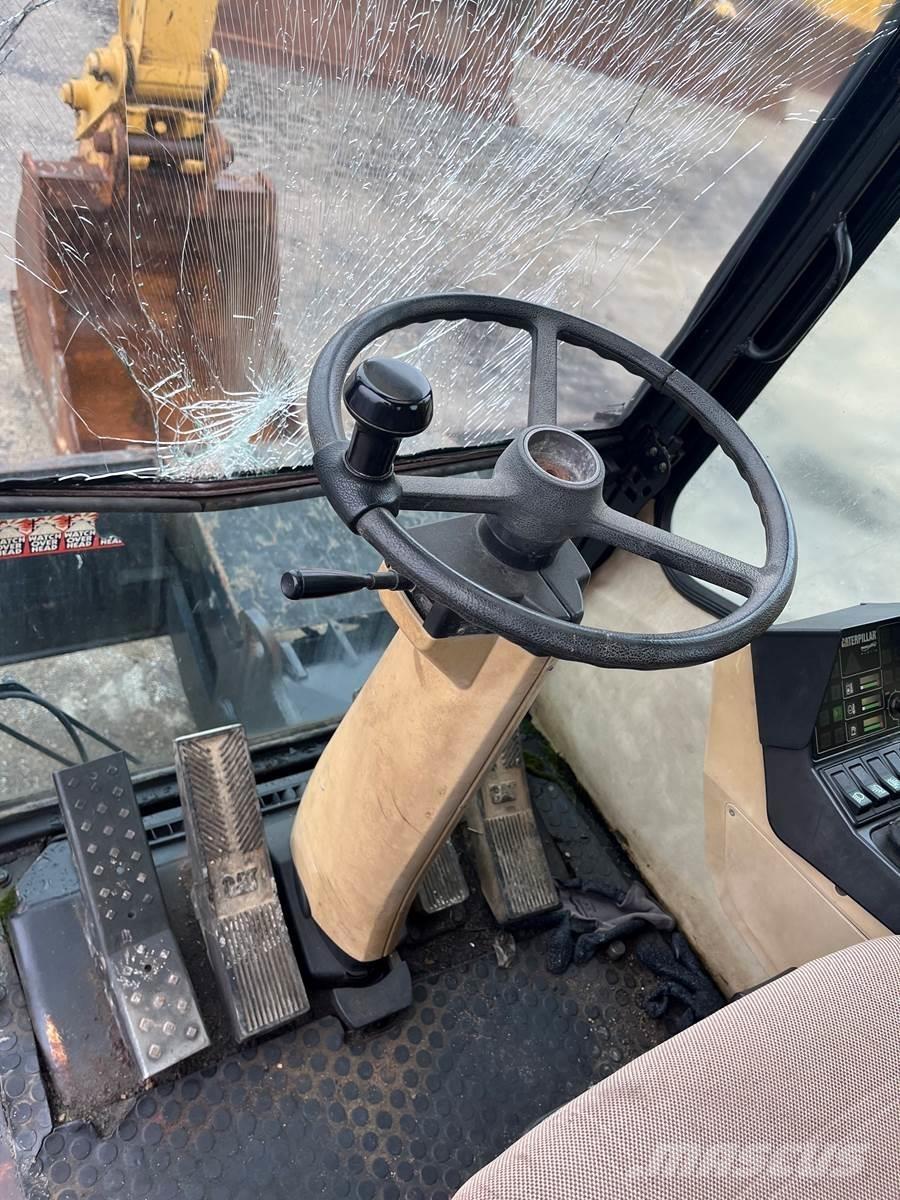 CAT M318 Wielgraafmachines