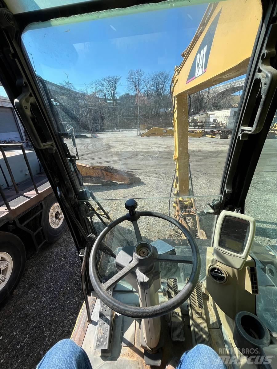 CAT M318C Wielgraafmachines