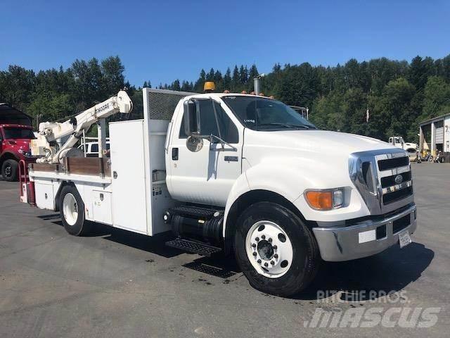 Ford F-650 Vlakke laadvloer met kraan