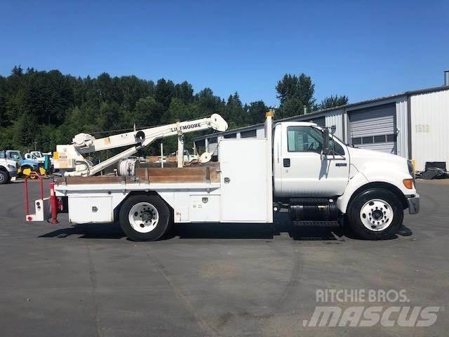 Ford F-650 Vlakke laadvloer met kraan
