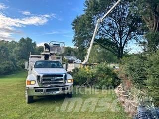 Ford F-750 Vlakke laadvloer met kraan