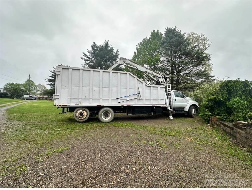 Ford F-750 Vlakke laadvloer met kraan