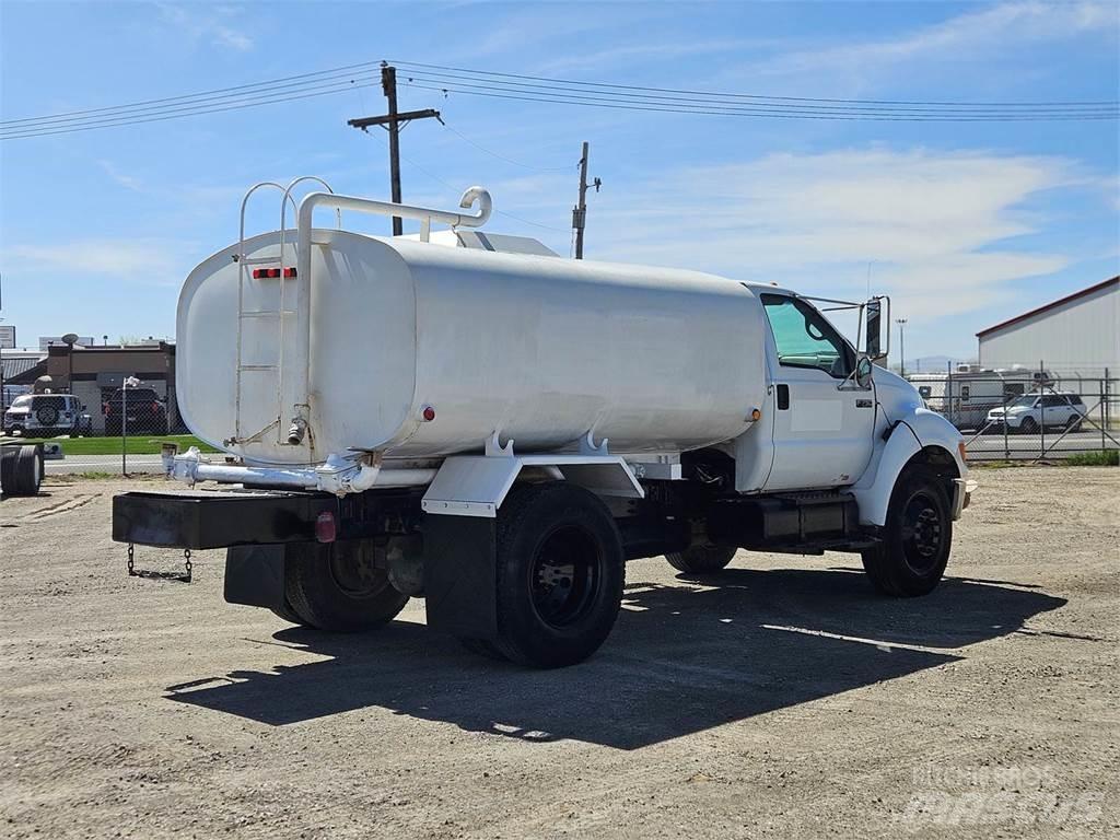 Ford F-750 Tankwagen