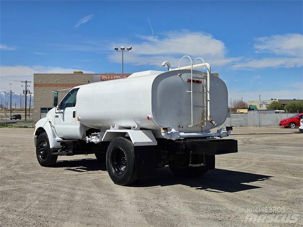 Ford F-750 Tankwagen
