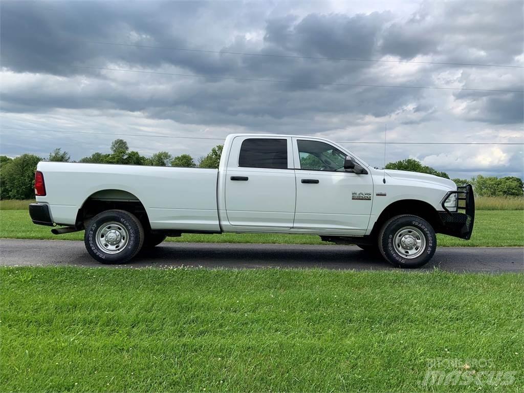 RAM 2500 Bestelwagens met open laadbak