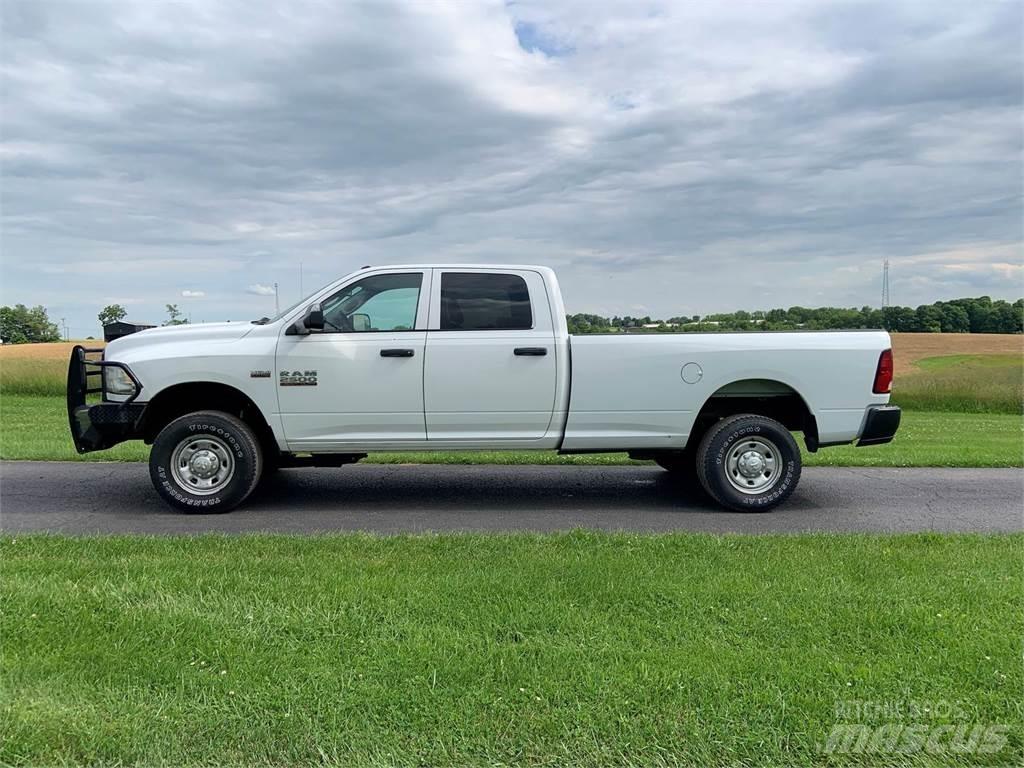 RAM 2500 Bestelwagens met open laadbak