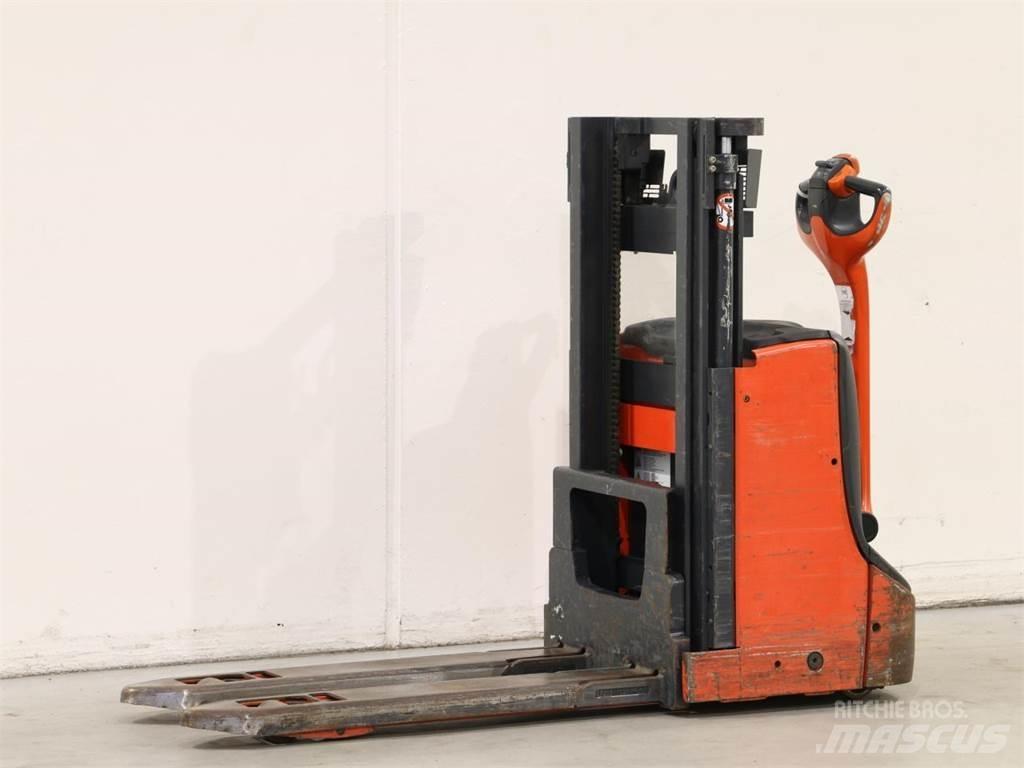 Linde D06/1160 Meeloop stapelaar