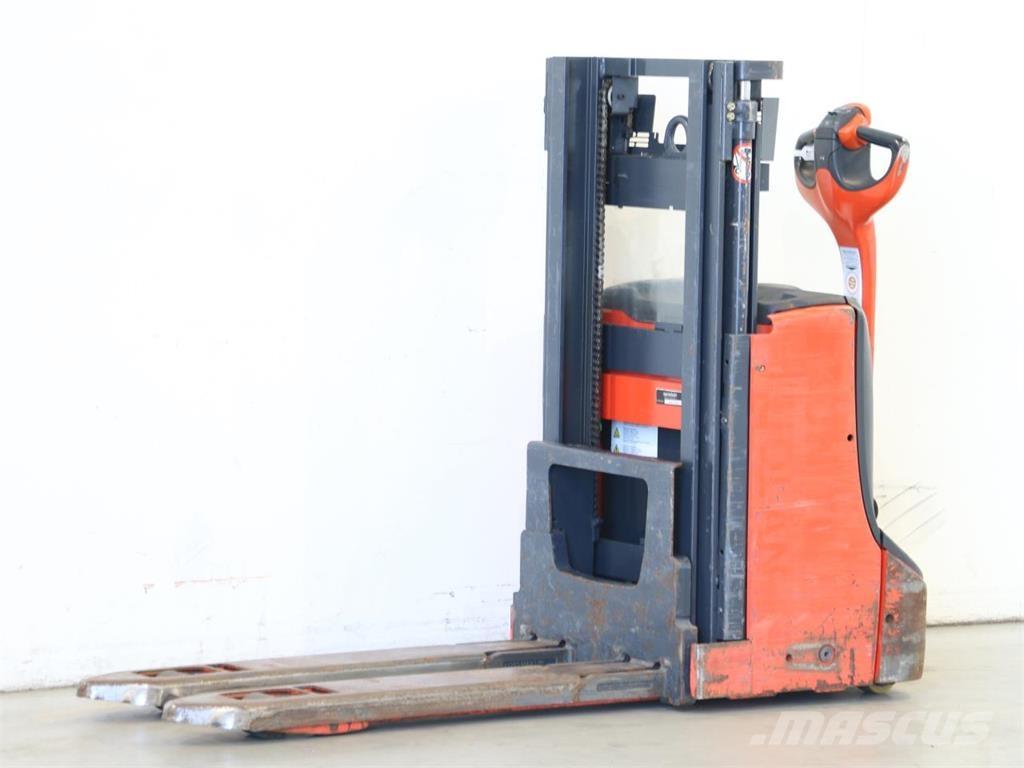 Linde D06/1160 Meeloop stapelaar