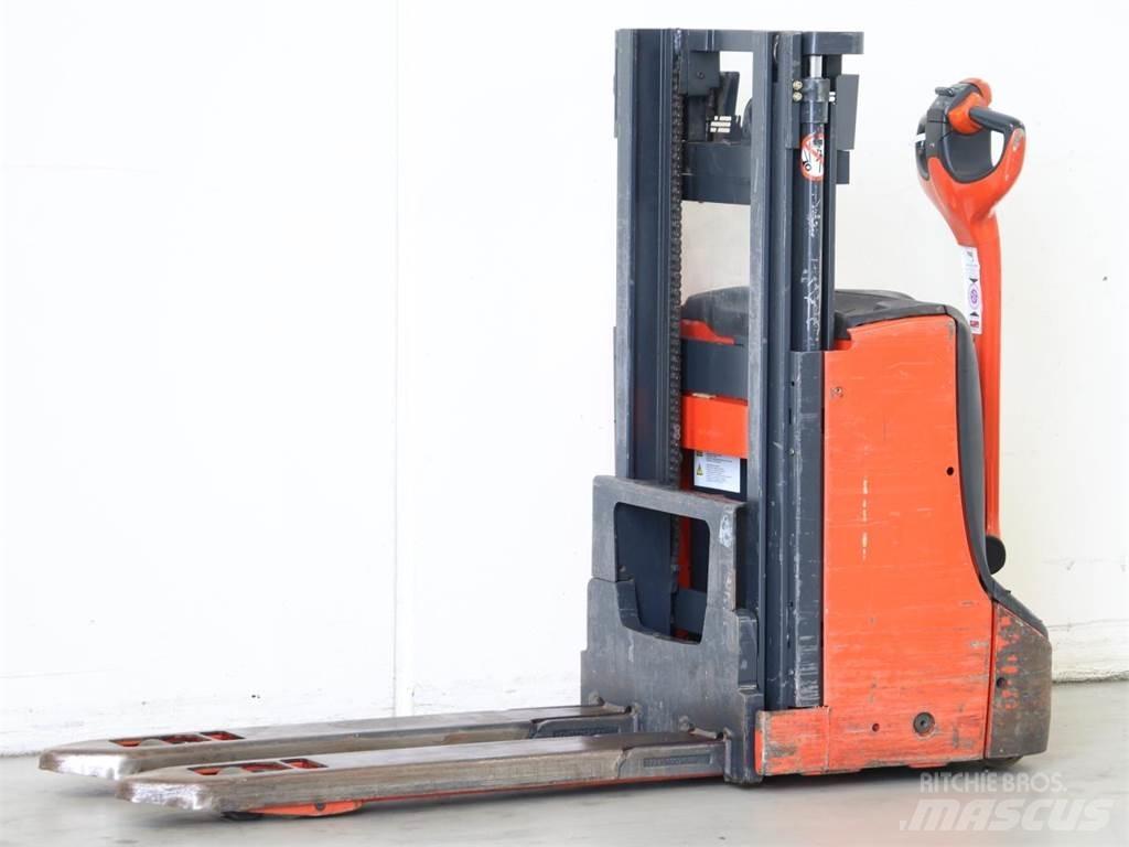 Linde D06/1160 Meeloop stapelaar