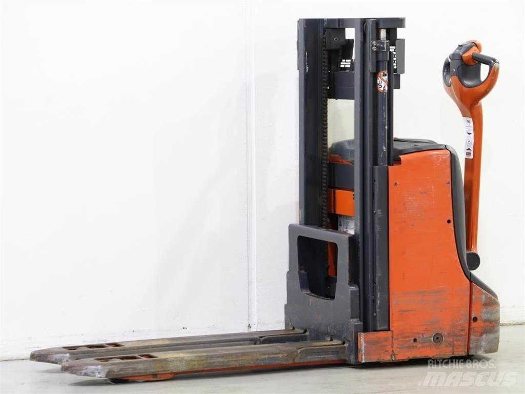 Linde D06/1160-00 Meeloop stapelaar