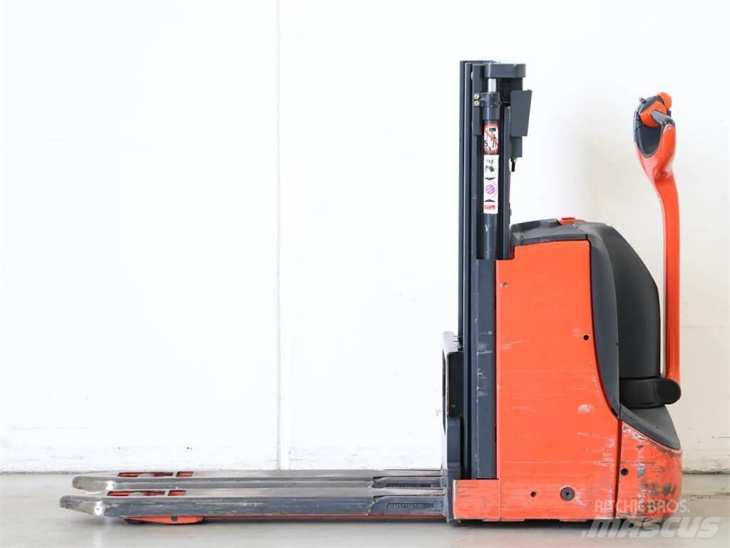 Linde D06/1160-00 Meeloop stapelaar