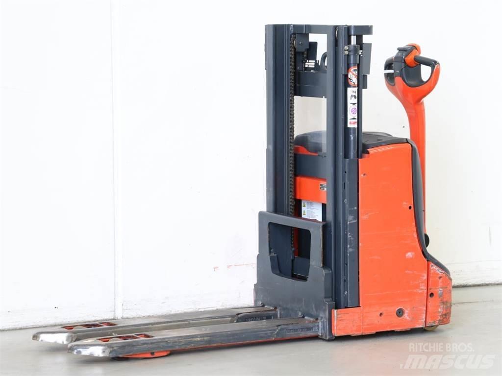Linde D06/1160-00 Meeloop stapelaar