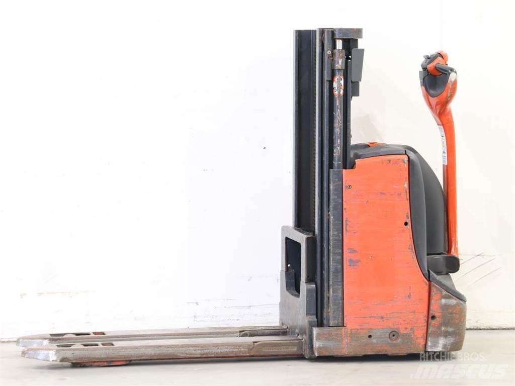 Linde D08/1160-00 Meeloop stapelaar