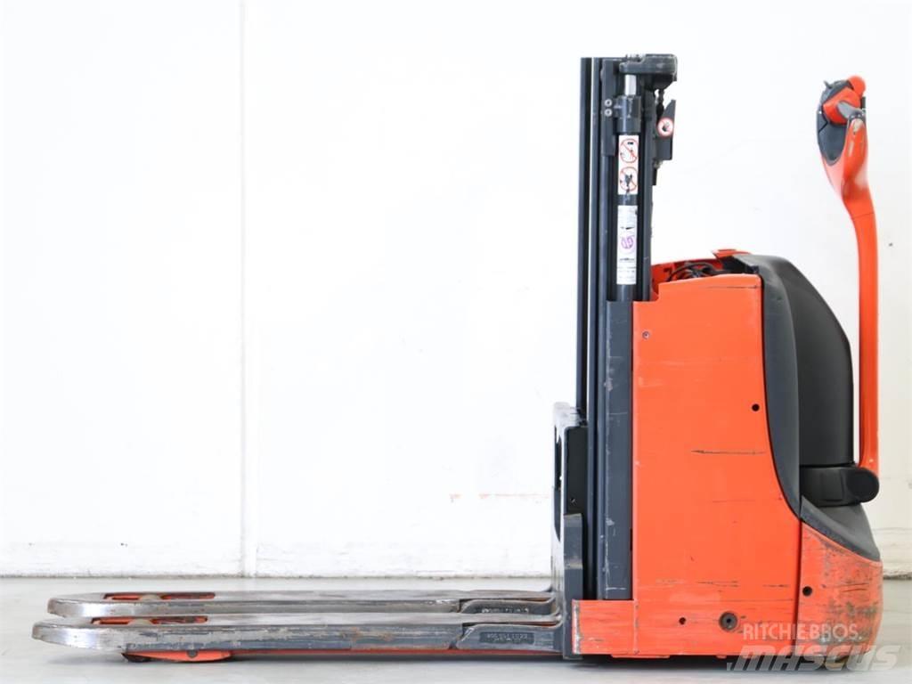 Linde D08/1160-01 Meeloop stapelaar