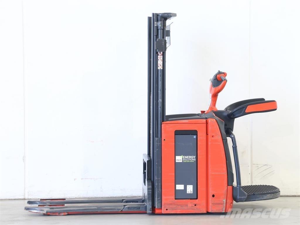 Linde D12AP/1173-01 Meeloop stapelaar