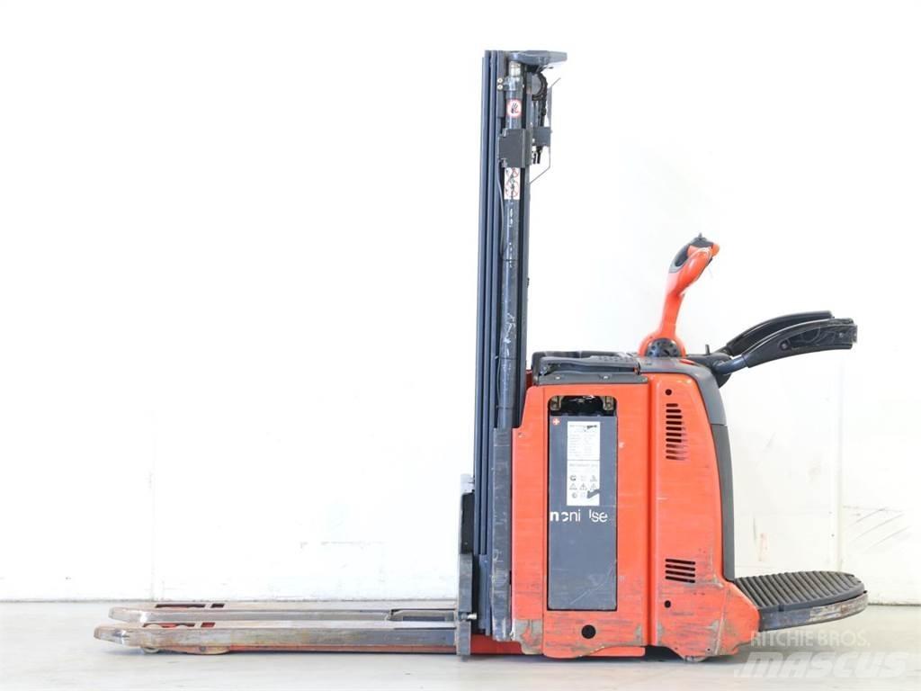 Linde D12AP/133 Meeloop stapelaar