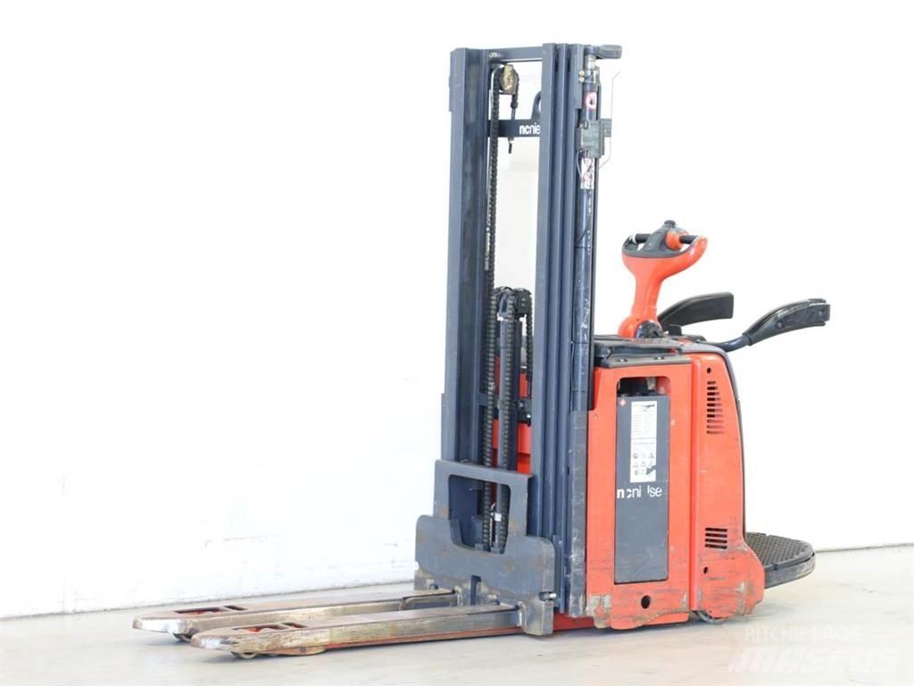 Linde D12AP/133 Meeloop stapelaar