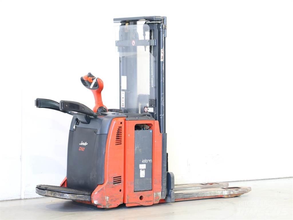 Linde D12AP/133 Meeloop stapelaar
