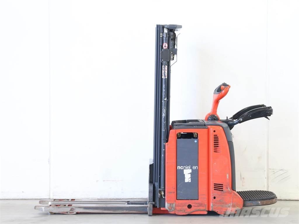 Linde D12AP/133 Meeloop stapelaar