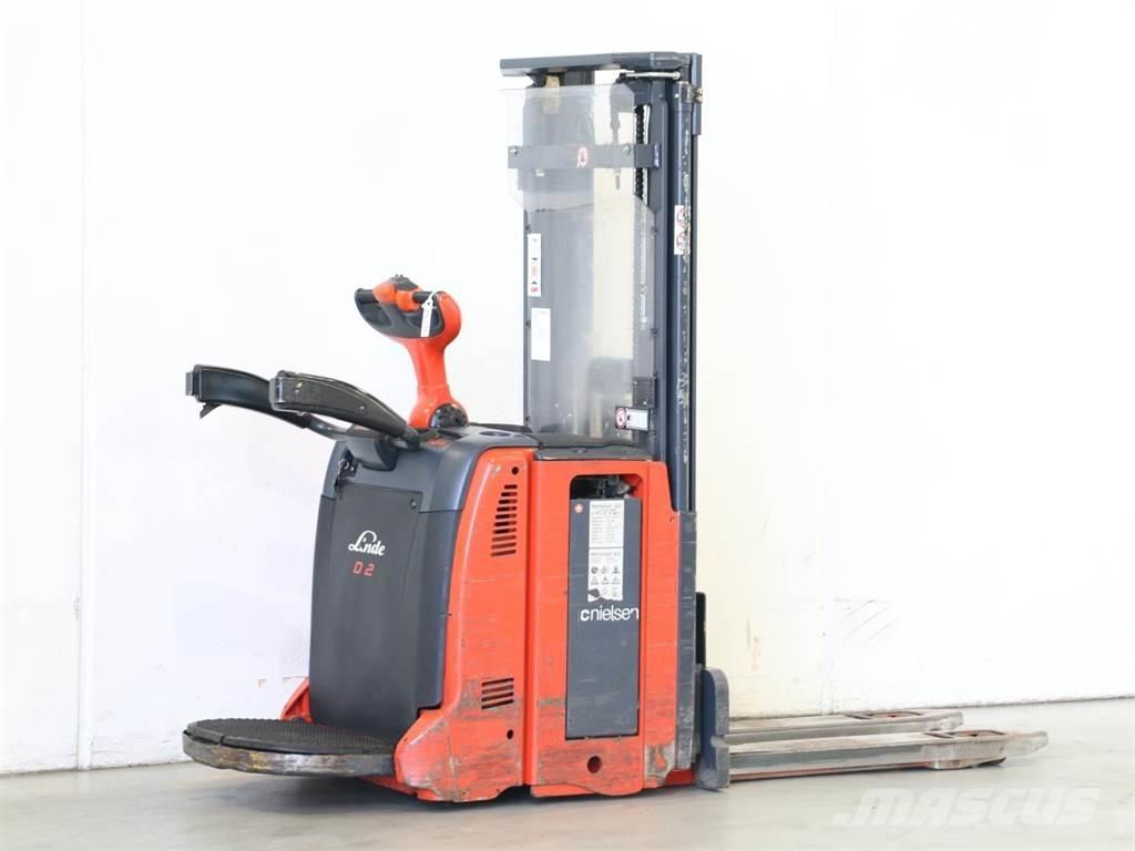 Linde D12AP/133 Meeloop stapelaar