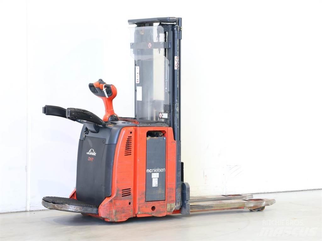 Linde D12AP/133 Meeloop stapelaar