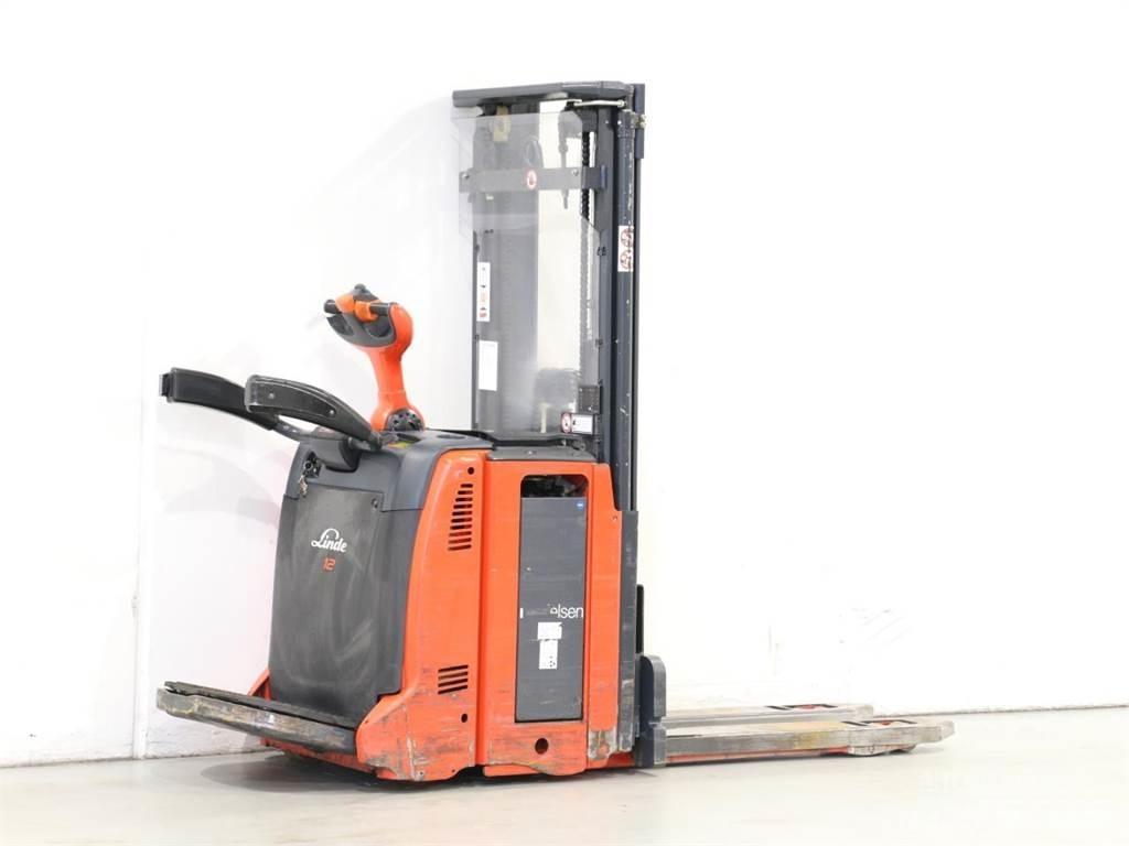Linde D12AP/133 Meeloop stapelaar