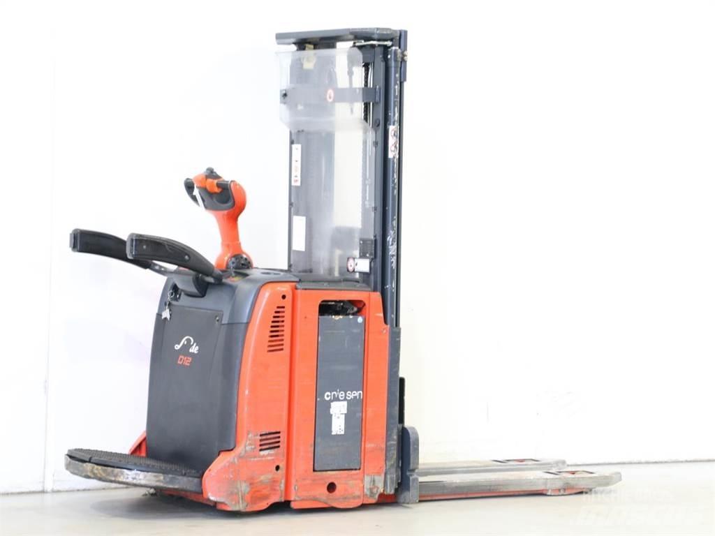 Linde D12AP/133 Meeloop stapelaar