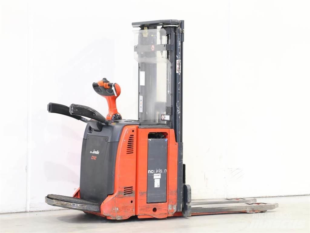 Linde D12AP/133 Meeloop stapelaar