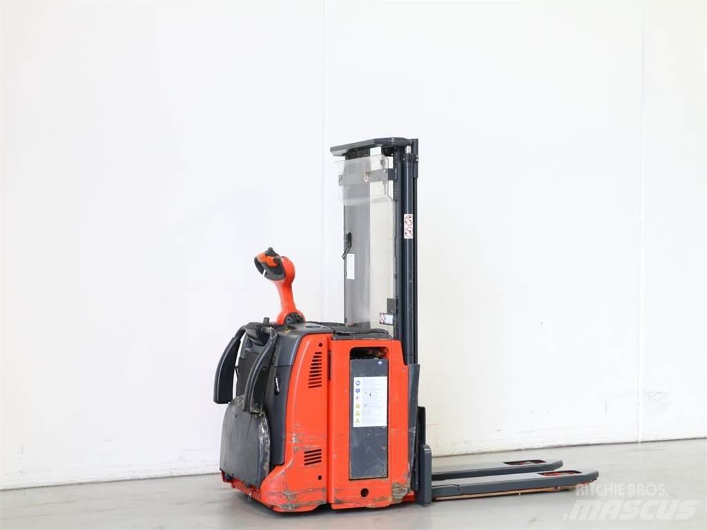 Linde D12AP/133 Meeloop stapelaar