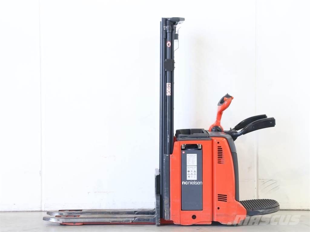 Linde D12AP/133-01 Meeloop stapelaar