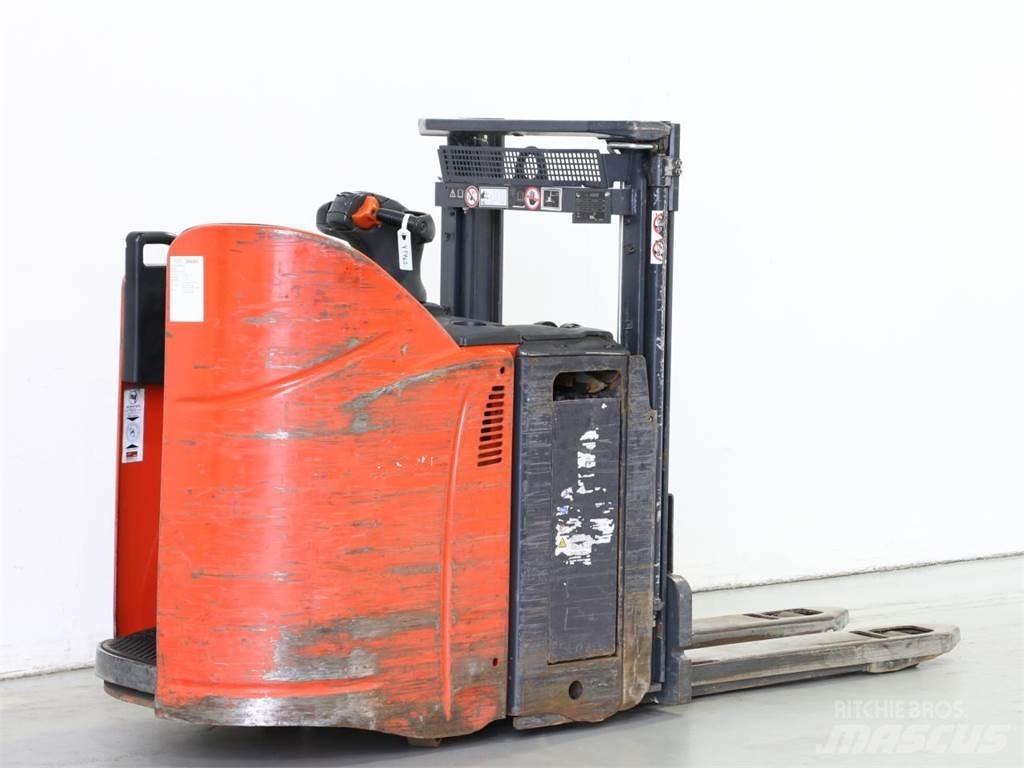 Linde D12HPSP/133 Meeloop stapelaar