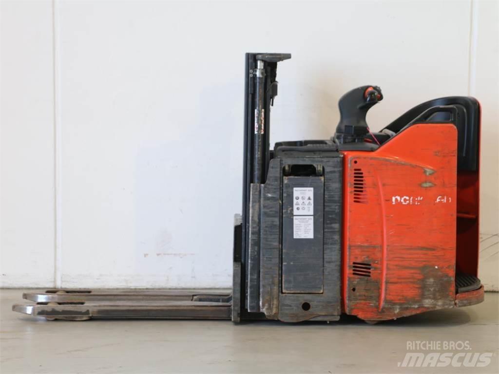 Linde D12HPSP/133 Meeloop stapelaar