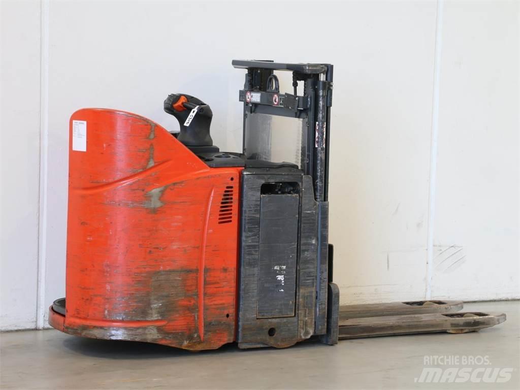 Linde D12HPSP/133 Meeloop stapelaar