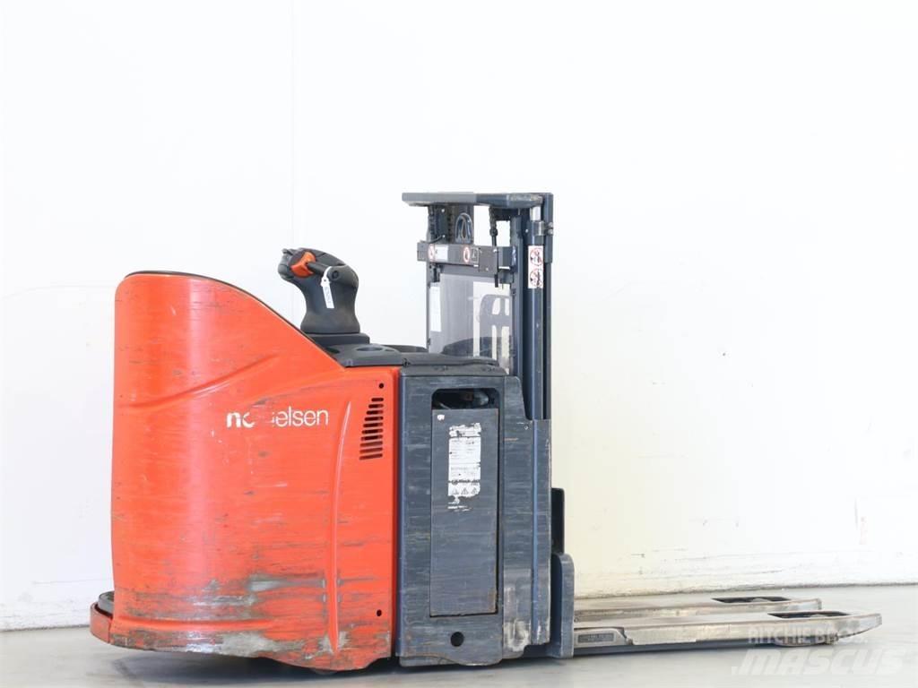 Linde D12HPSP/133 Meeloop stapelaar