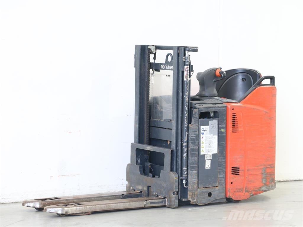 Linde D12SP/133 Meeloop stapelaar