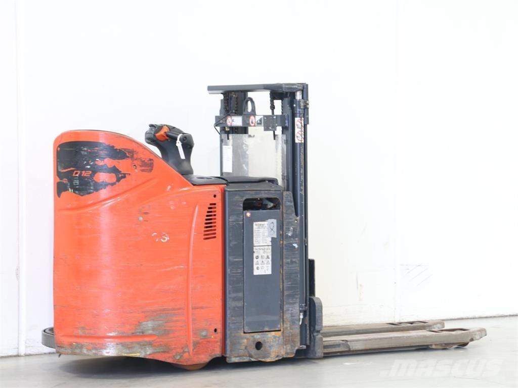 Linde D12SP/133 Meeloop stapelaar