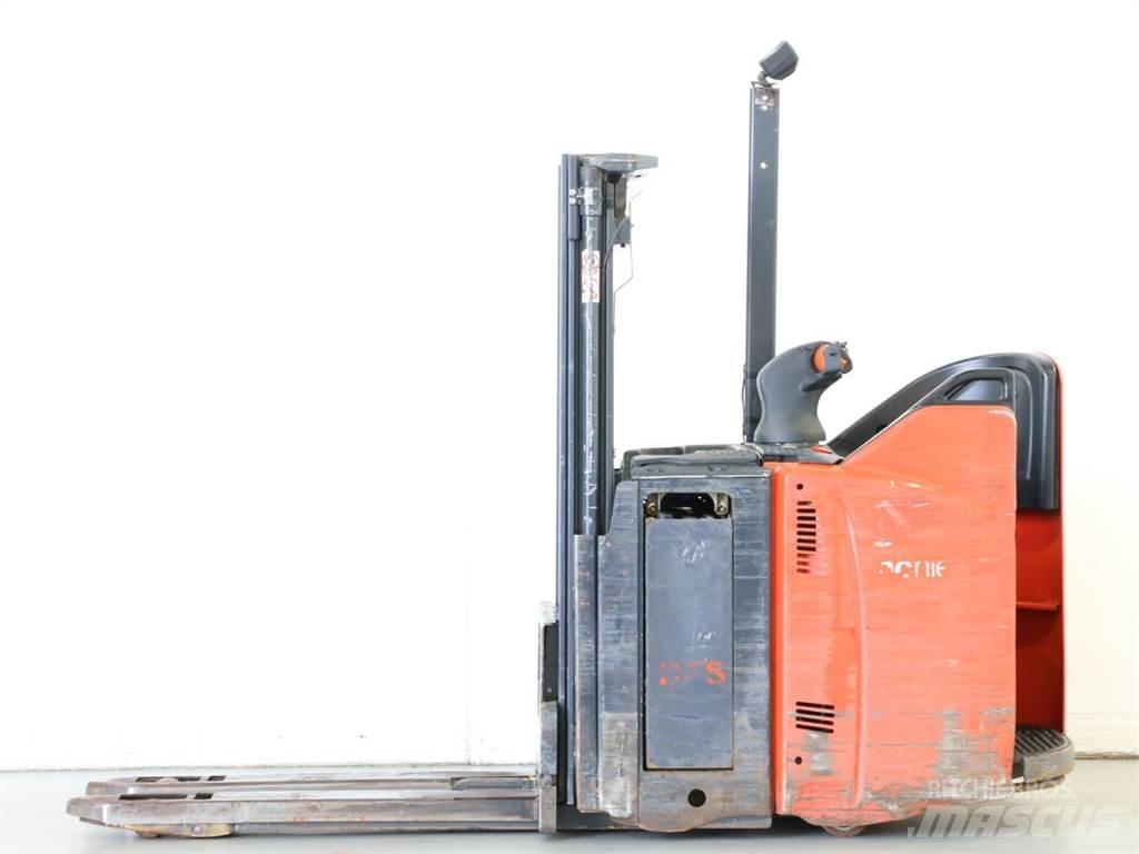 Linde D12SP/133 Meeloop stapelaar