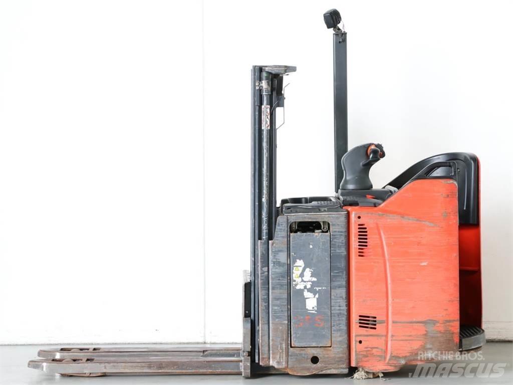 Linde D12SP/133-00 Meeloop stapelaar